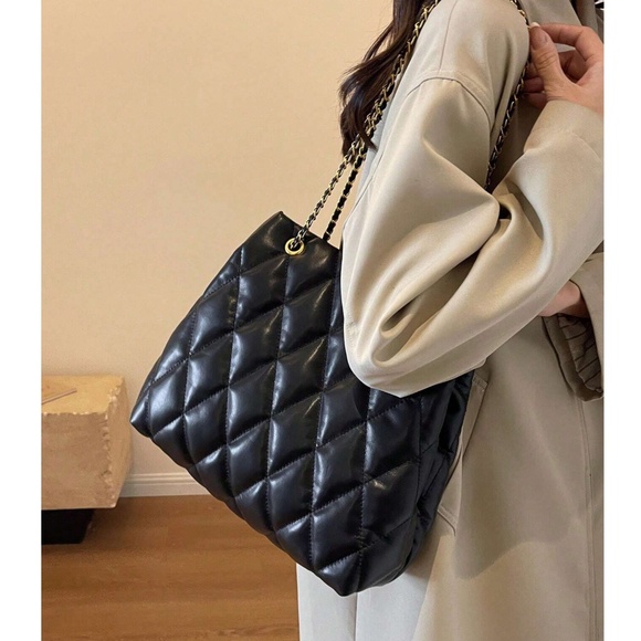 Luxe Black Vegan Leather Quilted Gold Tone chain Large Shoulder Bag - Picture 5 of 7